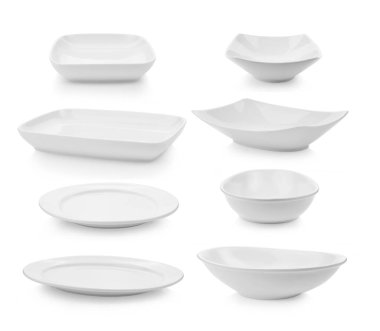 Beyaz arkaplanda boş seramik kase