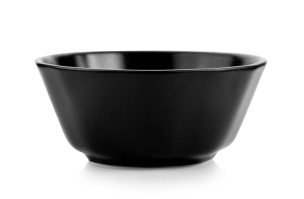 在白色背景上隔离的黑色碗 — 图库照片