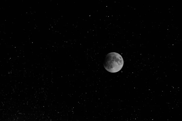 Lua Parcial Lua Isolada Durante Noite — Fotografia de Stock