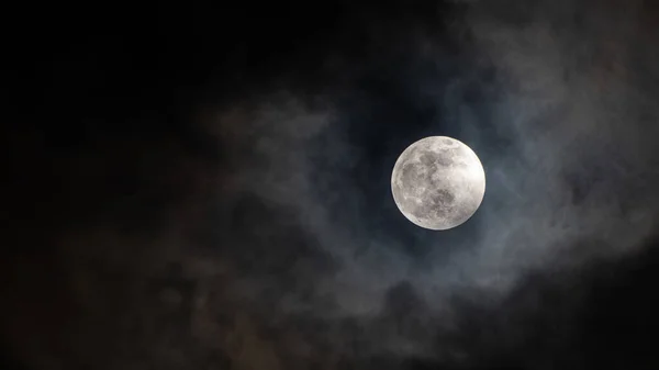 Pleine Lune Dans Nuit Noire Avec Des Nuages Arrière Plan — Photo