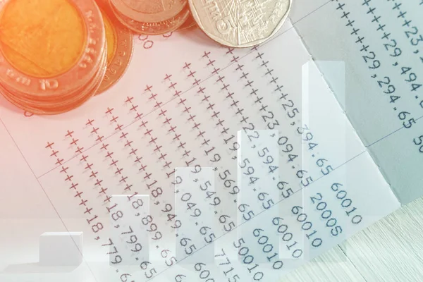 Finans bankacılığı kavramı için çift pozlama üst görünüm çubuğu para beyanı kitap banka hesabı