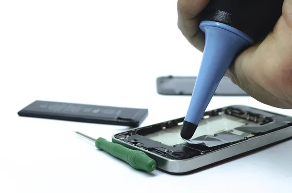 Limpeza Telefone Reparos Placa Mãe Para Smartphone Por Técnico Profissional — Fotografia de Stock