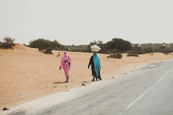 Chinguetti Prowincja Adrar Mauretania Stycznia 2020 Niezidentyfikowana Kobieta Tradycyjnych Ubraniach — Zdjęcie stockowe