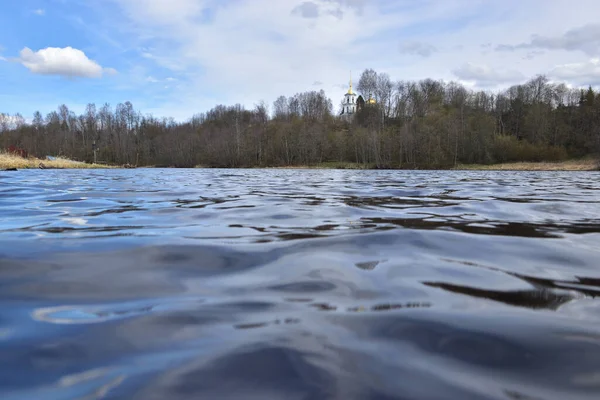 Surface Ondulée Rivière Par Une Journée Ensoleillée — Photo