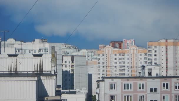 Погода в Москве в начале лета — стоковое видео