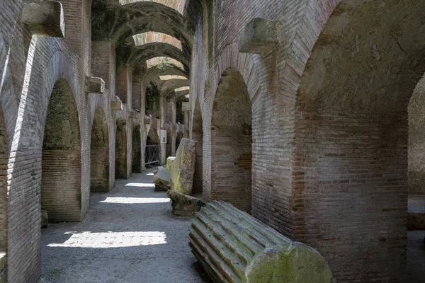 İtalya, Campania, Pozzuoli Anfiteatro Falvio