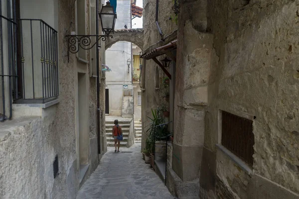 Santa Maria Castellabate Sokaklarında Yürürken — Stok fotoğraf