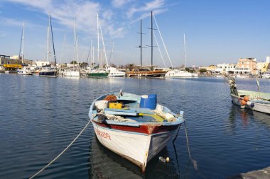 Chiaiolella Limanı, Procida sokaklarında yürüyorum.