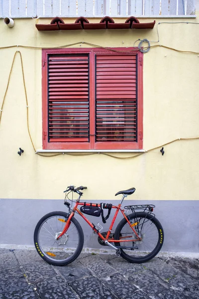 Caminando Por Los Callejones Procida Bicicleta —  Fotos de Stock