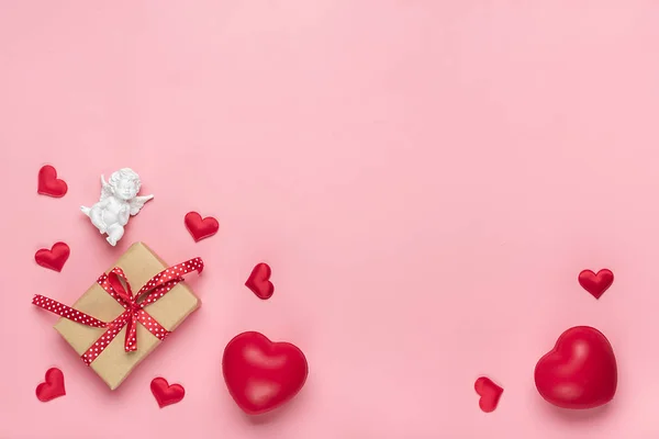 Cuore Rosso Confezione Regalo Bianco Cupido Candela Sfondo Rosa Vista — Foto Stock