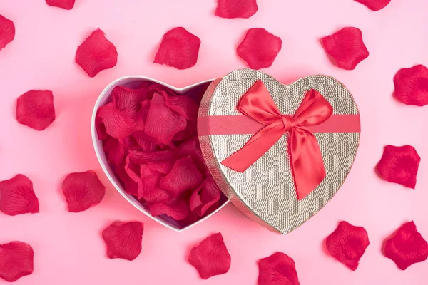 Primo Piano Della Confezione Regalo Forma Cuore — Foto Stock