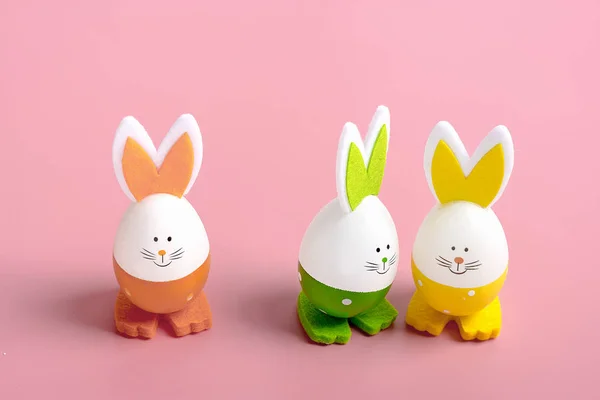 Набор Пасхальных Кроликов Форме Яиц Розовом — стоковое фото