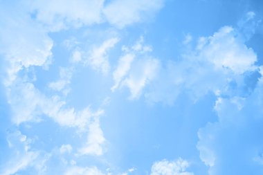 Yumuşak Bulutlu Mavi Gökyüzü.