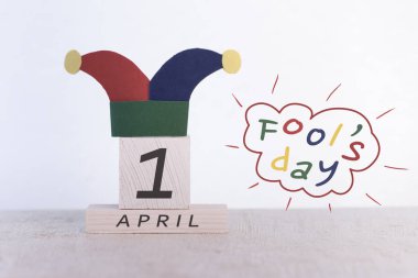 Fools'Day, ahşap takvimde 1 Nisan tarihi