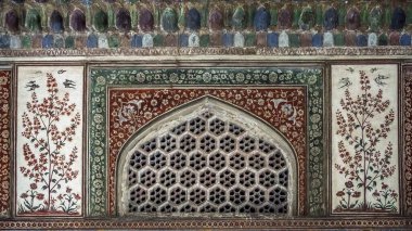 Itimad Ud Daulah Türbesi