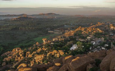 Vijayanagara, Hindistan 'ın kuzeyindeki Karnataka eyaletinin Hampi köyündeki Vijayanagar İmparatorluğu' nun eski başkenti.