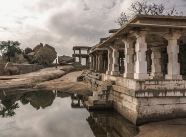 Vijayanagara, Hindistan 'ın kuzeyindeki Karnataka eyaletinin Hampi köyündeki Vijayanagar İmparatorluğu' nun eski başkenti.