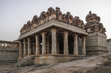 Vijayanagara, Hindistan 'ın kuzeyindeki Karnataka eyaletinin Hampi köyündeki Vijayanagar İmparatorluğu' nun eski başkenti.