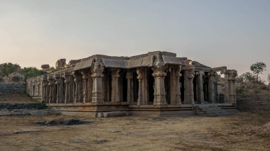 Vijayanagara, Hindistan 'ın kuzeyindeki Karnataka eyaletinin Hampi köyündeki Vijayanagar İmparatorluğu' nun eski başkenti.