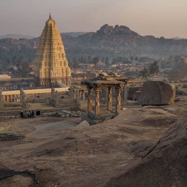 Vijayanagara, Hindistan 'ın kuzeyindeki Karnataka eyaletinin Hampi köyündeki Vijayanagar İmparatorluğu' nun eski başkenti.