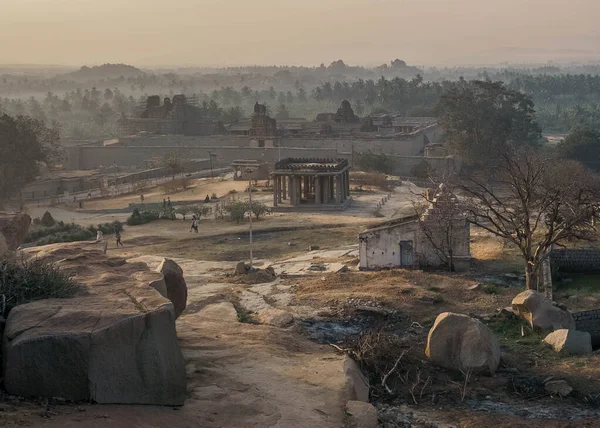 Vijayanagara, Hindistan 'ın kuzeyindeki Karnataka eyaletinin Hampi köyündeki Vijayanagar İmparatorluğu' nun eski başkenti.