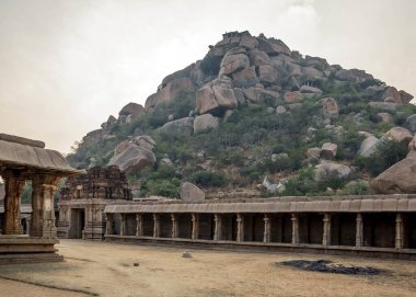 Vijayanagara, Hindistan 'ın kuzeyindeki Karnataka eyaletinin Hampi köyündeki Vijayanagar İmparatorluğu' nun eski başkenti.