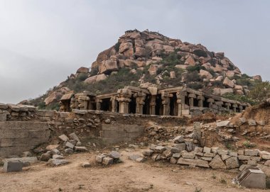 Vijayanagara, Hindistan 'ın kuzeyindeki Karnataka eyaletinin Hampi köyündeki Vijayanagar İmparatorluğu' nun eski başkenti.