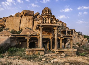 Vijayanagara, Hindistan 'ın kuzeyindeki Karnataka eyaletinin Hampi köyündeki Vijayanagar İmparatorluğu' nun eski başkenti.