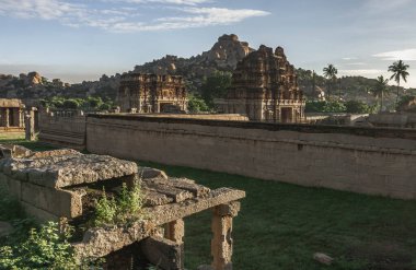 Vijayanagara, Hindistan 'ın kuzeyindeki Karnataka eyaletinin Hampi köyündeki Vijayanagar İmparatorluğu' nun eski başkenti.