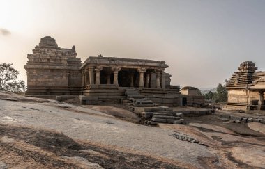Vijayanagara, Hindistan 'ın kuzeyindeki Karnataka eyaletinin Hampi köyündeki Vijayanagar İmparatorluğu' nun eski başkenti.