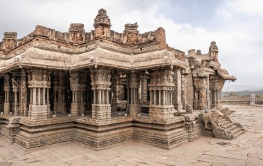 Vijayanagara, Hindistan 'ın kuzeyindeki Karnataka eyaletinin Hampi köyündeki Vijayanagar İmparatorluğu' nun eski başkenti.