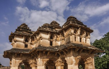 Vijayanagara, Hindistan 'ın kuzeyindeki Karnataka eyaletinin Hampi köyündeki Vijayanagar İmparatorluğu' nun eski başkenti.