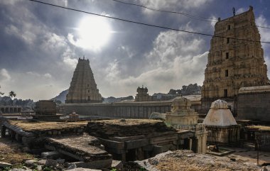 Vijayanagara, Hindistan 'ın kuzeyindeki Karnataka eyaletinin Hampi köyündeki Vijayanagar İmparatorluğu' nun eski başkenti.