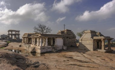 Vijayanagara, Hindistan 'ın kuzeyindeki Karnataka eyaletinin Hampi köyündeki Vijayanagar İmparatorluğu' nun eski başkenti.
