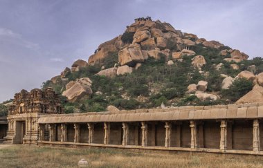 Vijayanagara, Hindistan 'ın kuzeyindeki Karnataka eyaletinin Hampi köyündeki Vijayanagar İmparatorluğu' nun eski başkenti.