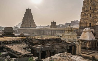 Vijayanagara, Hindistan 'ın kuzeyindeki Karnataka eyaletinin Hampi köyündeki Vijayanagar İmparatorluğu' nun eski başkenti.