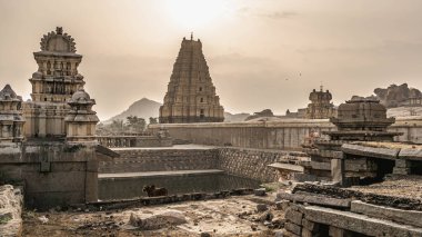 Vijayanagara, Hindistan 'ın kuzeyindeki Karnataka eyaletinin Hampi köyündeki Vijayanagar İmparatorluğu' nun eski başkenti.
