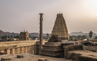 Vijayanagara, Hindistan 'ın kuzeyindeki Karnataka eyaletinin Hampi köyündeki Vijayanagar İmparatorluğu' nun eski başkenti.