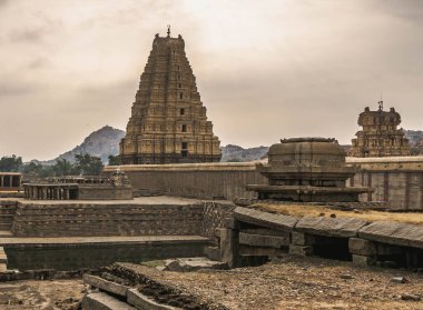 Vijayanagara, Hindistan 'ın kuzeyindeki Karnataka eyaletinin Hampi köyündeki Vijayanagar İmparatorluğu' nun eski başkenti.