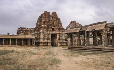 Vijayanagara, Hindistan 'ın kuzeyindeki Karnataka eyaletinin Hampi köyündeki Vijayanagar İmparatorluğu' nun eski başkenti.