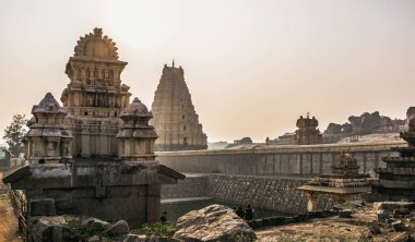 Vijayanagara, Hindistan 'ın kuzeyindeki Karnataka eyaletinin Hampi köyündeki Vijayanagar İmparatorluğu' nun eski başkenti.