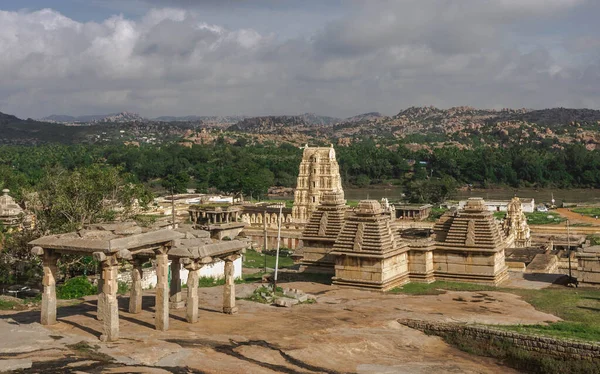 カルナータカ州北部のハンピ村にあるヴィジャヤナガル帝国の旧首都ヴィジャヤナガラ遺跡 — ストック写真