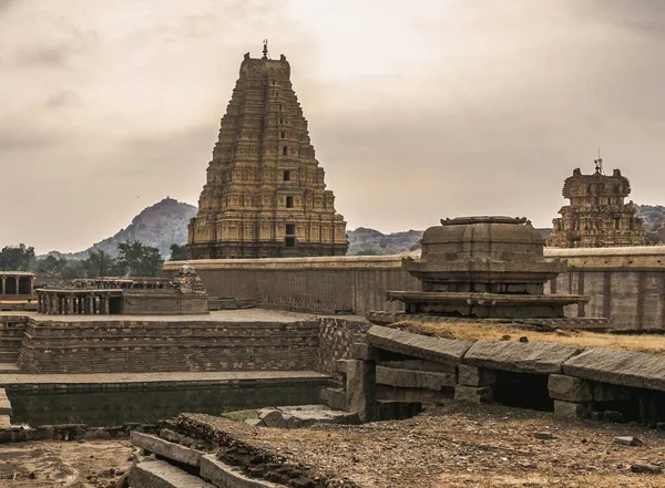 Vijayanagara, Hindistan 'ın kuzeyindeki Karnataka eyaletinin Hampi köyündeki Vijayanagar İmparatorluğu' nun eski başkenti.