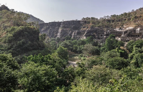 印度文迪亚花岗岩山脉中的阿贾塔山洞 — 图库照片