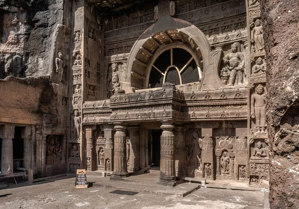 Hindistan, Vindhya Granit Dağları 'ndaki Ajanta Mağara Tapınakları