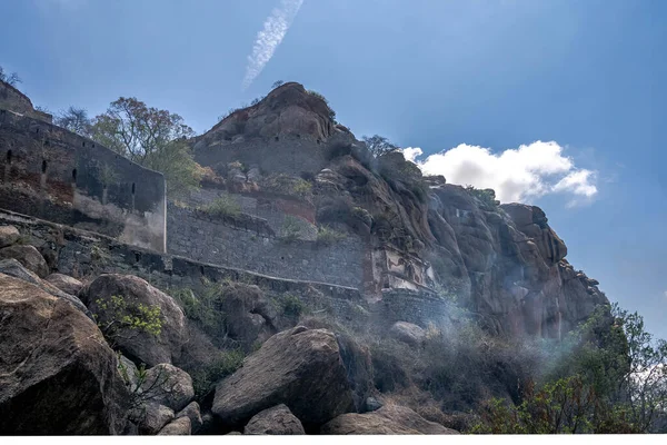 印度泰米尔纳德邦三座山丘上的吉纳吉堡建筑群 — 图库照片