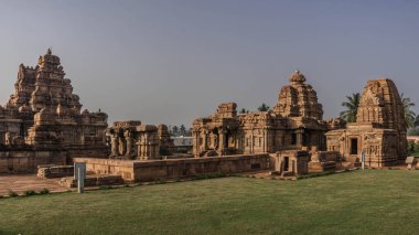 8. yüzyılın Pattadakal 'ındaki mimari kompleksi, tapınak mimarisinde Hindu tarzı Wesar' ın gelişiminin doruk noktası.