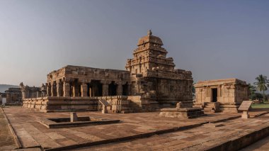 8. yüzyılın Pattadakal 'ındaki mimari kompleksi, tapınak mimarisinde Hindu tarzı Wesar' ın gelişiminin doruk noktası.