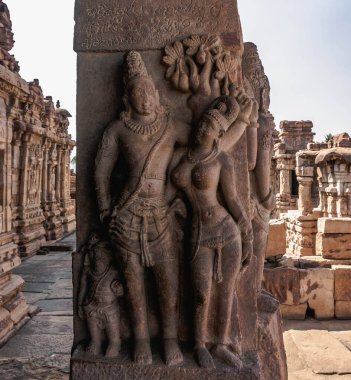 8. yüzyılın Pattadakal 'ındaki mimari kompleksi, tapınak mimarisinde Hindu tarzı Wesar' ın gelişiminin doruk noktası.