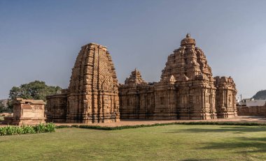 8. yüzyılın Pattadakal 'ındaki mimari kompleksi, tapınak mimarisinde Hindu tarzı Wesar' ın gelişiminin doruk noktası.